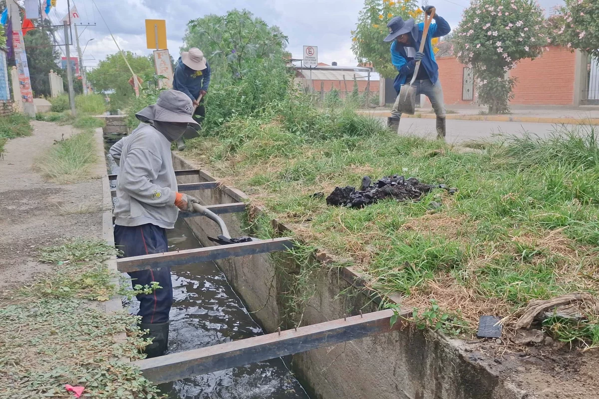LIMPIEZA DE CANALES FLUVIALES Y DE RIEGO EN COLCAPIRHUA
