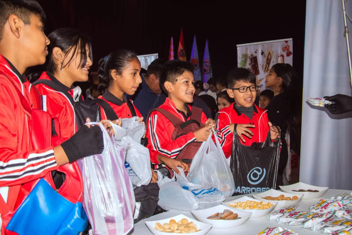 𝗖𝗼𝗻𝘀𝘁𝗿𝘂𝘆𝗲𝗻𝗱𝗼 𝗷𝘂𝗻𝘁𝗼𝘀 𝘂𝗻𝗮 𝗺𝗲𝗷𝗼𝗿 𝗮𝗹𝗶𝗺𝗲𝗻𝘁𝗮𝗰𝗶𝗼́𝗻 𝗽𝗮𝗿𝗮 𝗻𝘂𝗲𝘀𝘁𝗿𝗼𝘀 𝗲𝘀𝘁𝘂𝗱𝗶𝗮𝗻𝘁𝗲𝘀