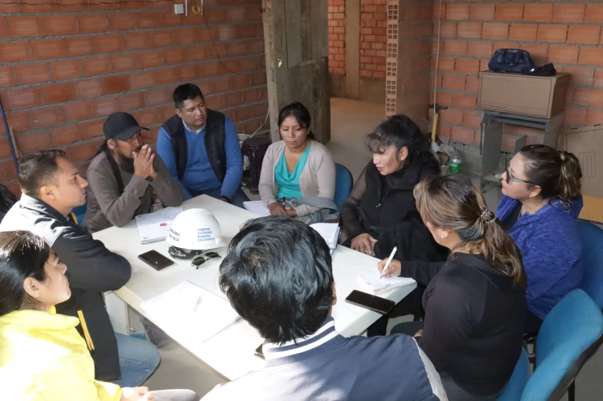 INSPECCIONAN AVANCE DE LA U.E. GENOVEVA RÍOS E IMPULSAN SU CONCLUSIÓN