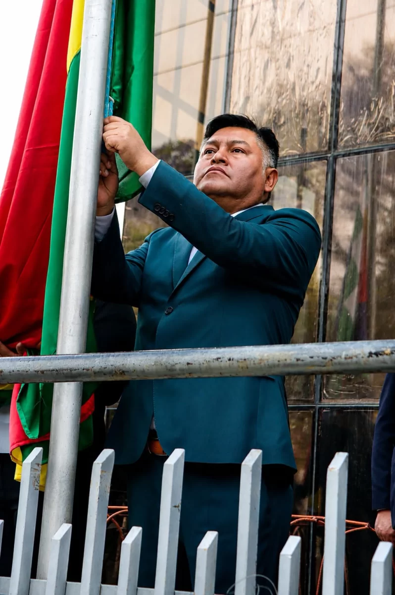 HOMENAJE A NUESTRA BANDERA BOLIVIANA